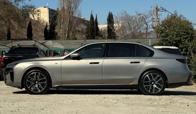 
BMW  I7 XDRIVE full									